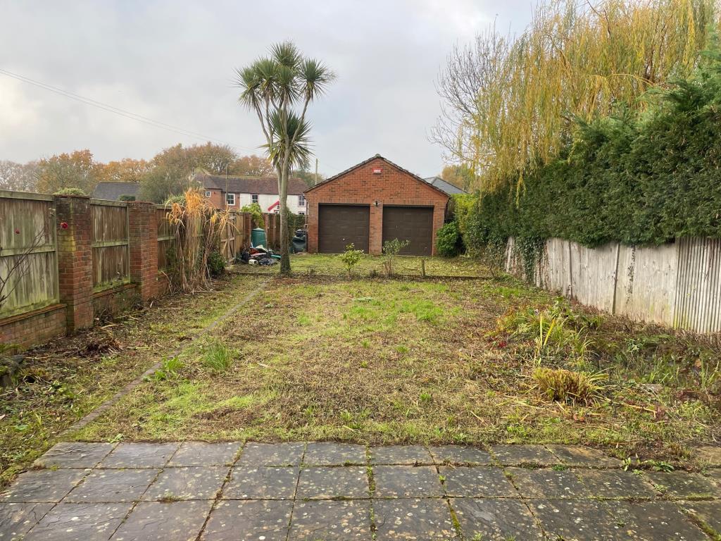 Lot: 138 - DETACHED FOUR-BEDROOM CHALET BUNGALOW - 